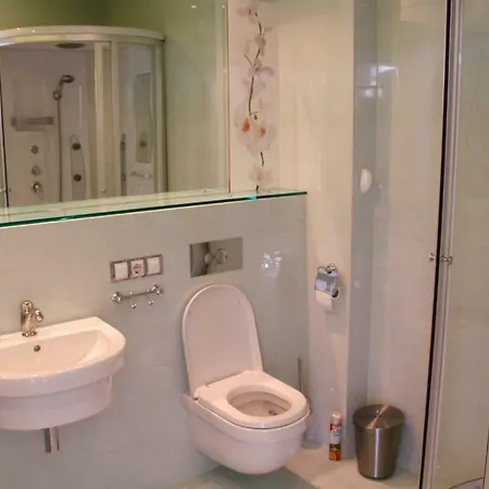 With Panoramic River View וילנה
